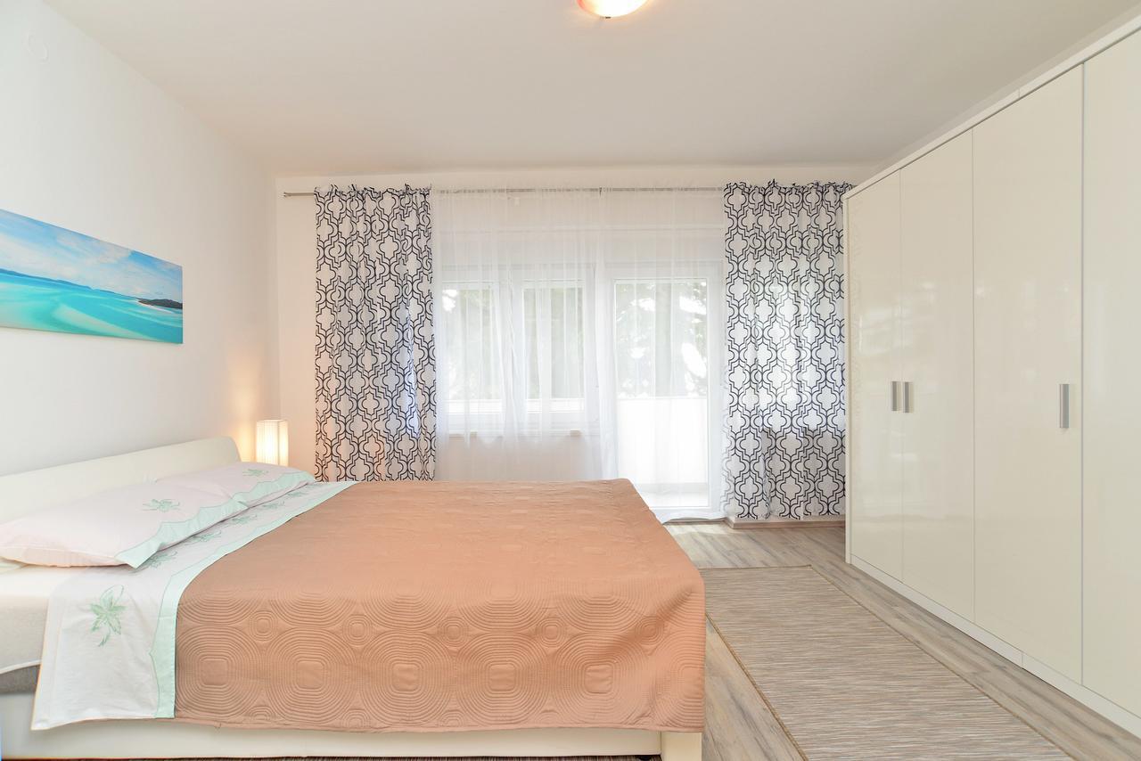 Apartment Branko 1601 Fazana Exterior photo